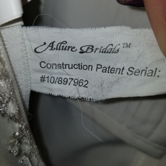 Stunning mermaid wedding dress. - Picture 4 of 6